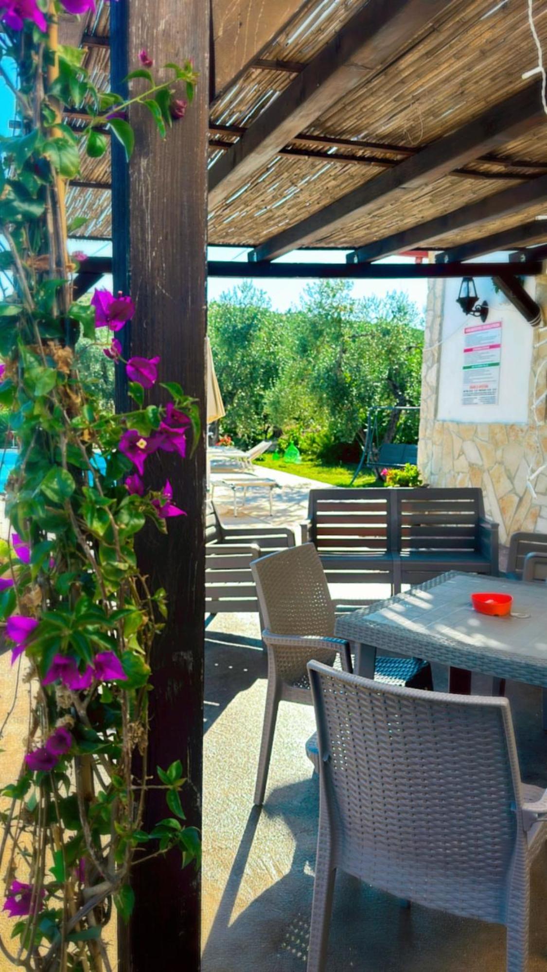ויאסטה Agriturismo Azzarone מראה חיצוני תמונה